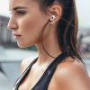 Bluetooth fülhallgató töltőtok tartó, szilikon, vezeték nélküli töltés támogatás, karabiner, nyakba akasztóval, Apple AirPods Pro 2 kompatibilis, Uniq Vencer, zöld